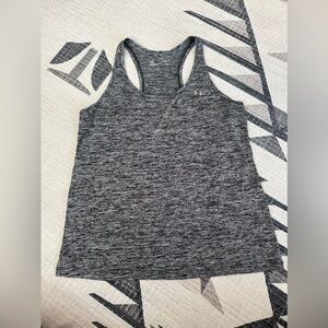Under Armour Loose Heatgear Active Wear Top size Large